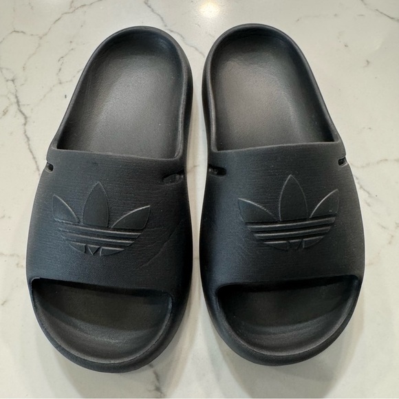 Adidas Boys Adifoam Adilette Pool Beach Slide Strap Sandals 2 - Picture 1 of 9
